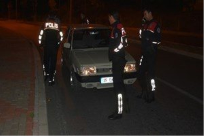 İzmir`de terörist ihbarı polisleri alarma geçirdi