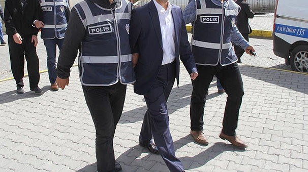 İzmir`de 2 FETÖ sanığına hapis cezası verildi