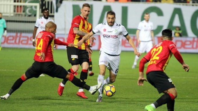 İzmir`de kritik mücadele! Maçta 1 gol var