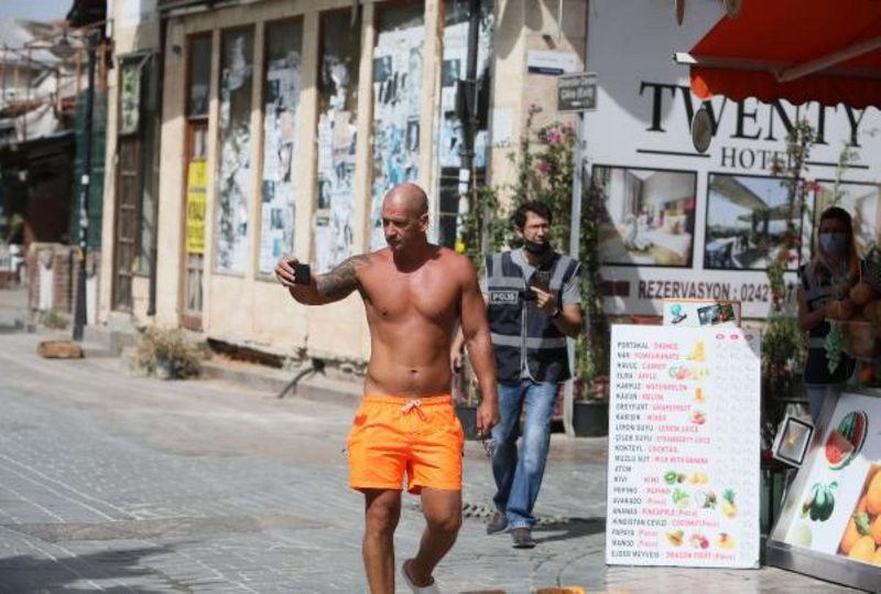 Kadın polise ahlaksız teklifte bulunan turist, mahkemede çark etti