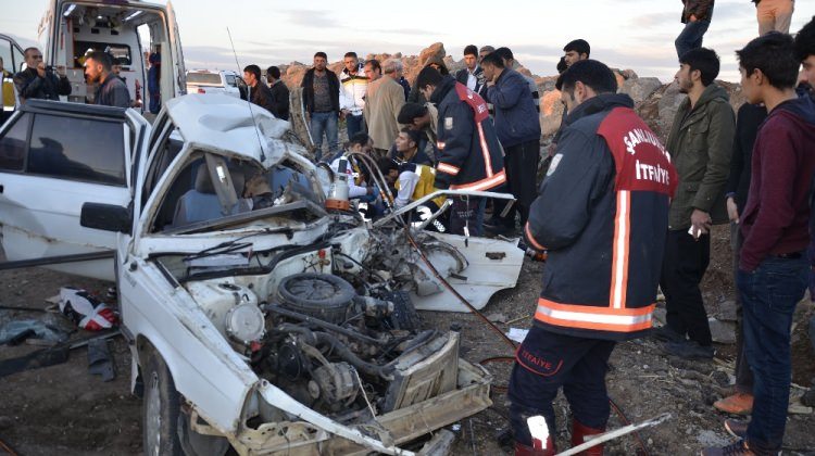 Kafa kafaya çarpıştılar: 1 ölü, 4 yaralı