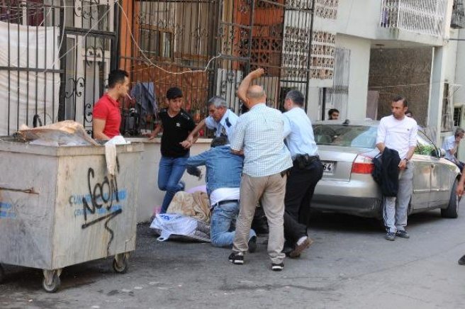 Kaldıkları Apartın Kaçak Olduğunu Öğrenen Suriyeliler, Bina Sahibine Saldırdı