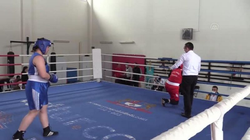 KASTAMONU - Farklı branşlarda 9 Türkiye şampiyonluğu bulunan Senanur Kocaoğlu`nun hedefi boksta dünya şampiyonluğu