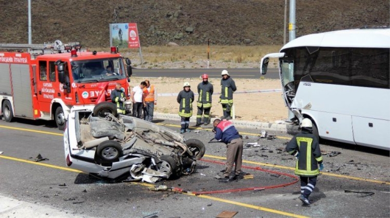 Kayseri'de korkunç kaza: 1 ölü, 4 yaralı