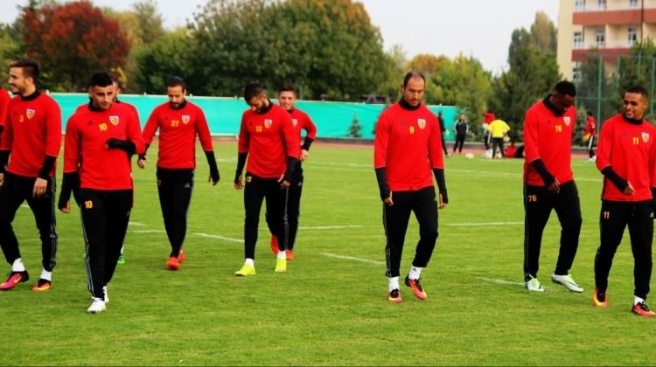 Kayserispor`da 4 oyuncu forma giyemeyecek