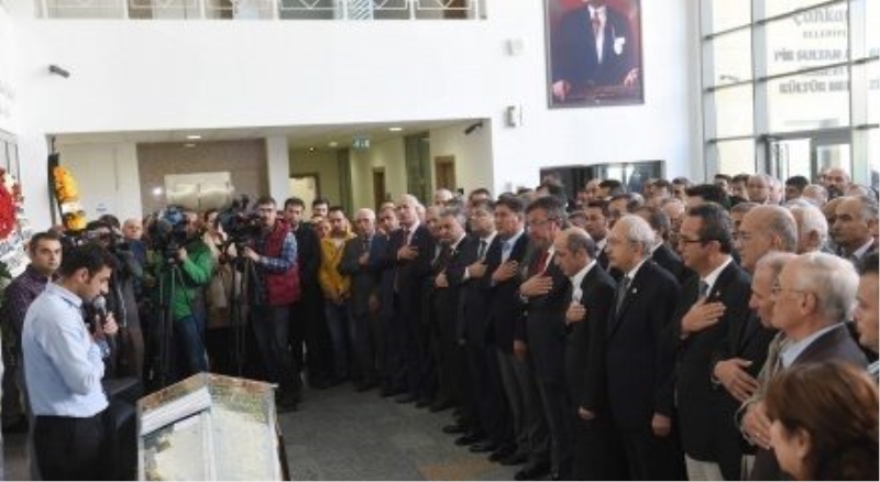 Kılıçdaroğlu CHP PM üyesi Ali Öztunç?un Kayınpederinin cenaze törenine katıldı