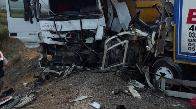 Kilis'te zincirleme trafik kazası: 2 ölü, 4 yaralı