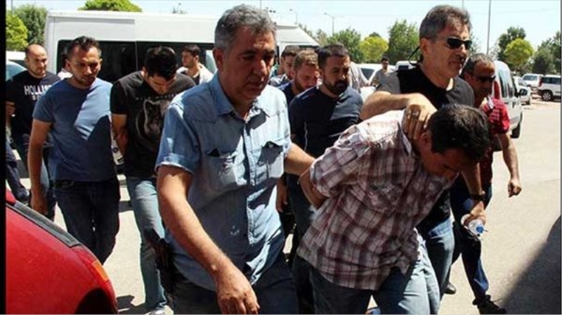 Konya`da 12 asker tutuklandı