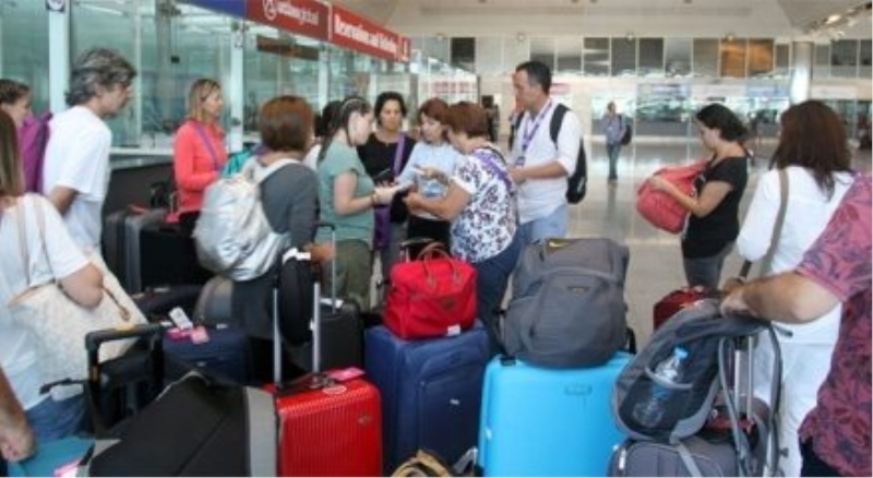 Küba tatilcileri havalimanında mağdur oldu