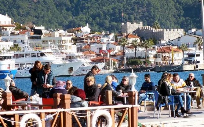 Marmaris`te sahiller doldu