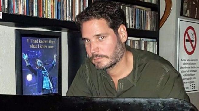 Merdivenlerden düşen ünlü DJ hayatını kaybetti