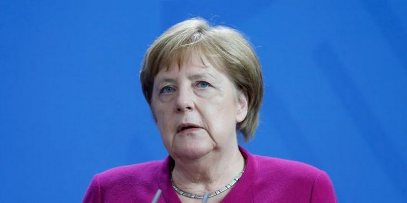 MERKEL AB`YE KAPILARI KAPATTI