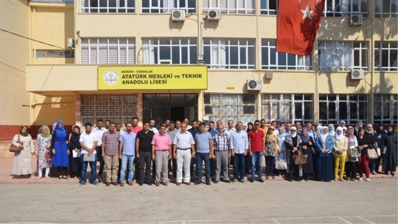 Mersin`de Suriyeli Gönüllü Öğretmenlere Mesleki Eğitim Kursu