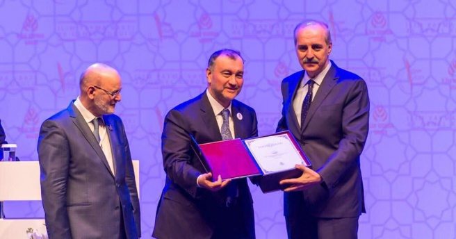 Numan Kurtulmuş`tan Sabri Ülker anısına anlamlı plaket