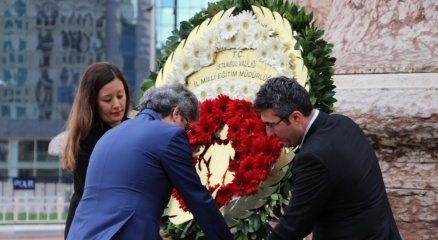 Öğretmenler Günü Taksim Meydanı?nda kutlandı