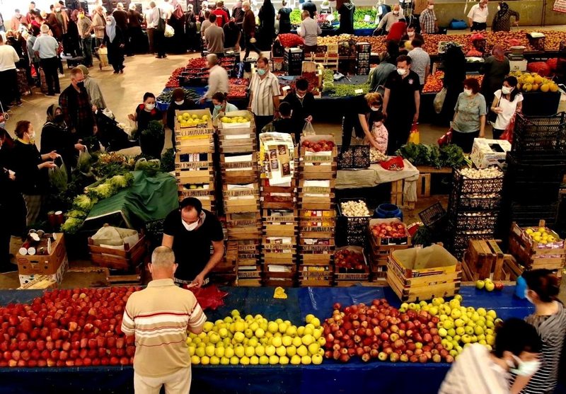 Pazarlar bugün yeniden açılınca marketlerin fiyat oyunu deşifre oldu