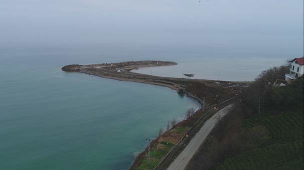Rize-Artvin Havalimanı`nda 6 ayda deniz dolgusu için 9 milyon ton taş kullanıldı