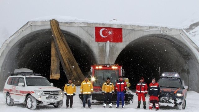 Rize Sağlık Müdürlüğü Ekipleri `Kar` Tatbikatı Yaptı