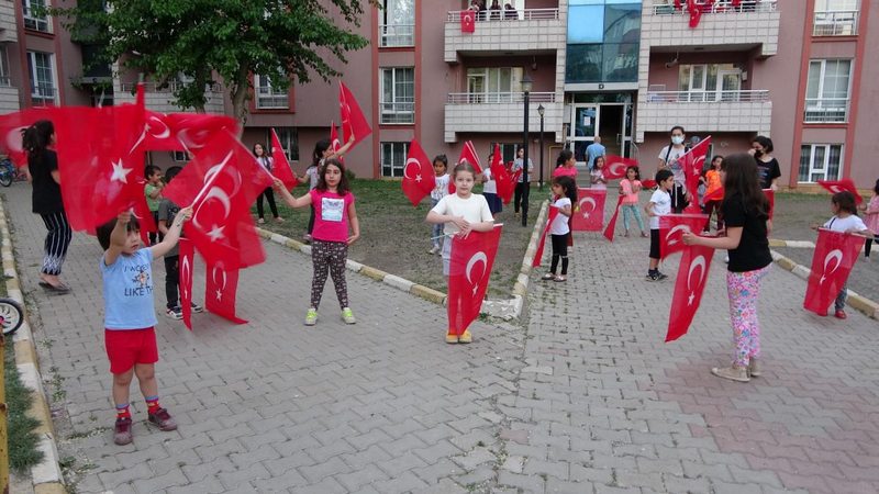 Saat 19.19`da İstiklal Marşı okundu