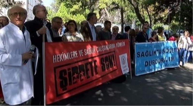 Sağlık çalışanları şiddeti protesto etti