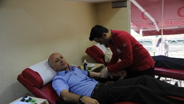 Sağlık Çalışanlarından Kan Bağışı Kampanyasına Destek