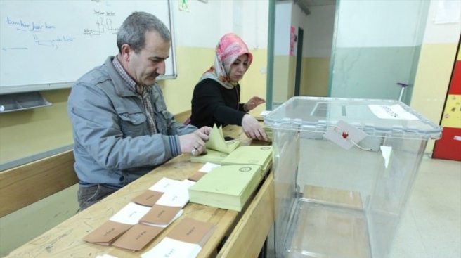 Sandık görevlileri yeminle göreve başladı