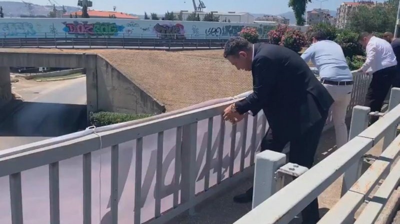 Sedat Peker`den her ay 10 bin dolar alan siyasetçi muhalefetin gündeminden düşmüyor! CHP`li vekil köprüye pankart astı