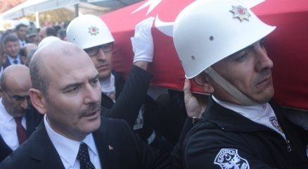 Şehitlerin cenazesini Bakan Soylu taşıdı