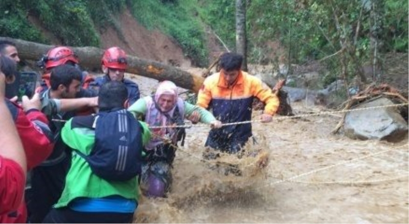 Sel felaketinde mahsur kalan 9 vatandaş kurtarıldı