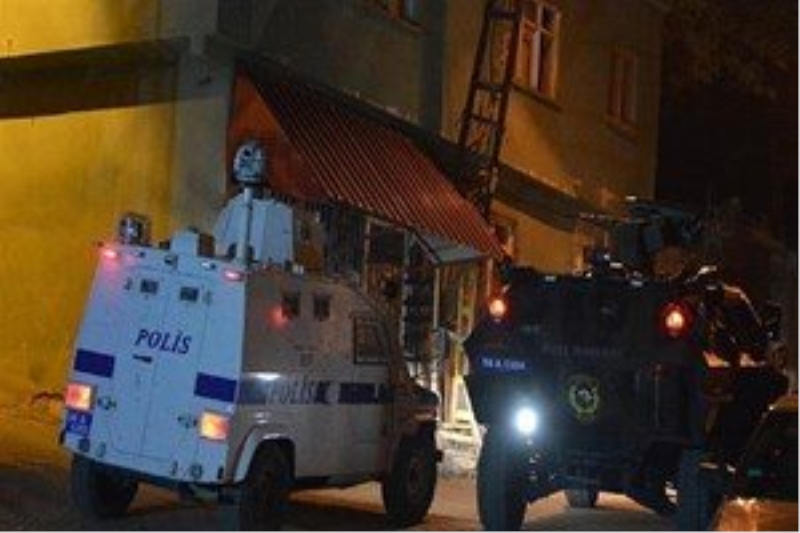 Siirt`te zırhlı polis aracına roketatarlı saldırı