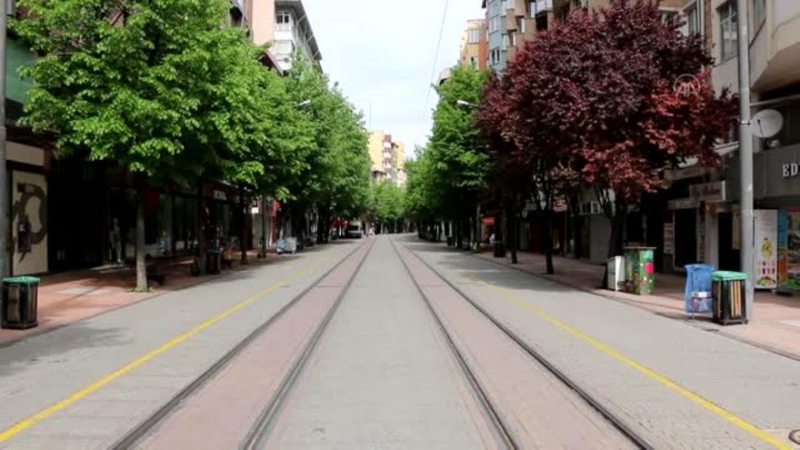 Siirt ve Şırnak`ta pazar yerleri Kovid-19 tedbirleri alınarak açıldı