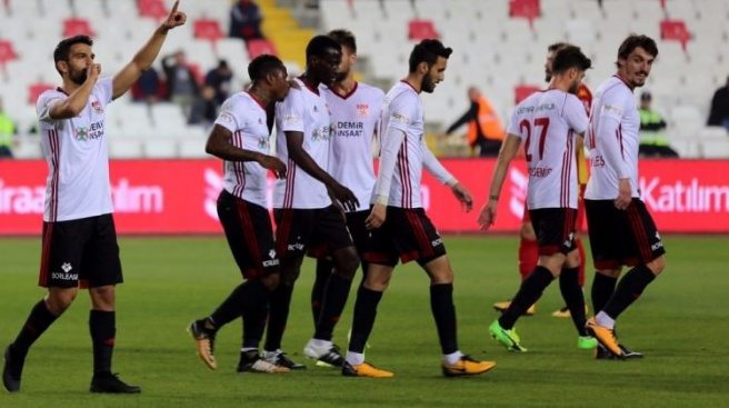 Sivasspor zorlanmadan turladı