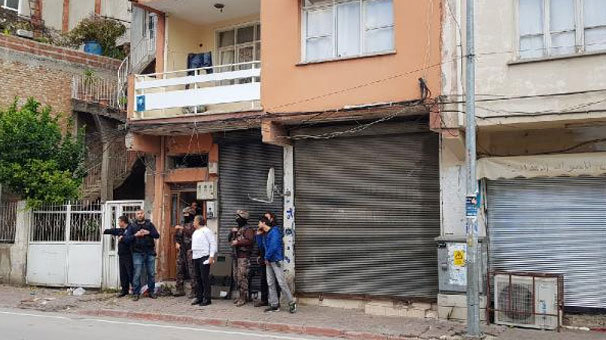 Son dakika... Adana`da polis tarafından aranan şahıs 1 kişiyi rehin aldı