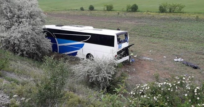 Son dakika... Ankara`da yolcu otobüsü devrildi