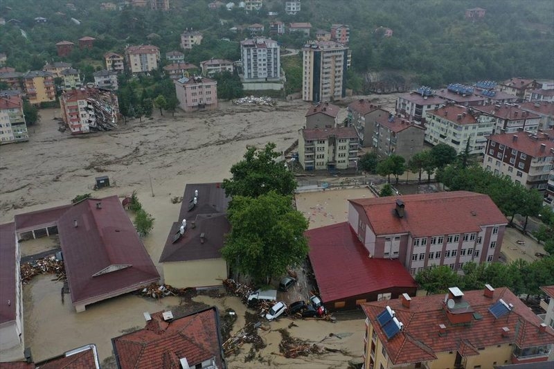 Son Dakika! Bakan Pakdemirli`den Karadeniz`e yeni uyarı: Yarın ve cumartesi ağır yağış olacak, meteorolojik risk devam ediyor