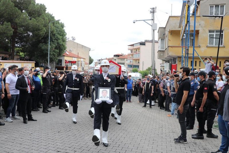 Son dakika gündem: MUĞLA`DA ŞEHİT POLİS İÇİN TÖREN; ANNE VE BABASI SELAM DURDU