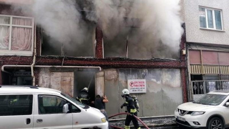 Son dakika haberi! İkinci el eşya deposunda yangın; 5 katlı bina tahliye edildi