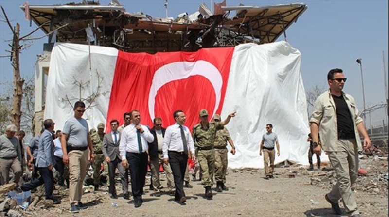 Son dakika haberleri: Diyarbakır?da şehit sayısı 8?e yükseldi, saldırıda 10 ton patlayıcı kullanılmış