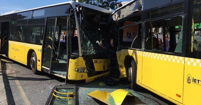 Son dakika... İki metrobüs kafa kafaya çarpıştı