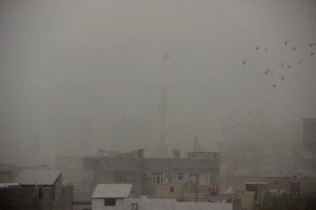 Suriye Üzerinden Gelen Toz Bulutu Şanlıurfa`yı Etkisi Altına Aldı