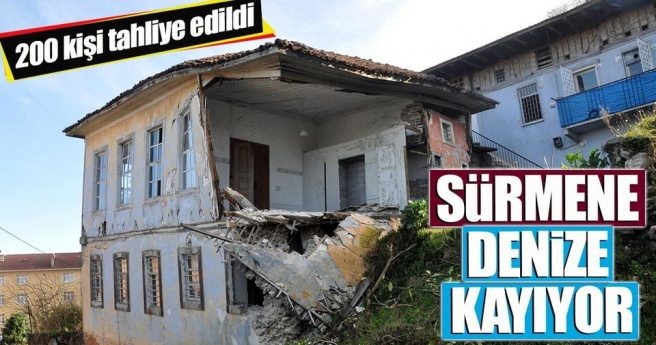 Sürmene denize kayıyor