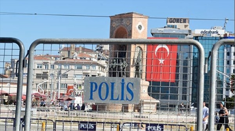 Taksim `Cumhuriyet ve Demokrasi Mitingi`ne hazırlanıyor