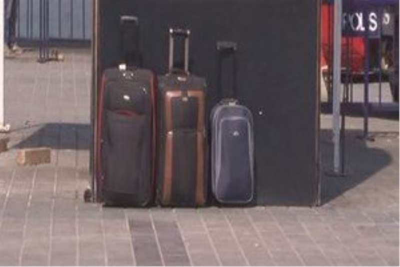 Taksim`de polisi alarma geçiren bavullar!...