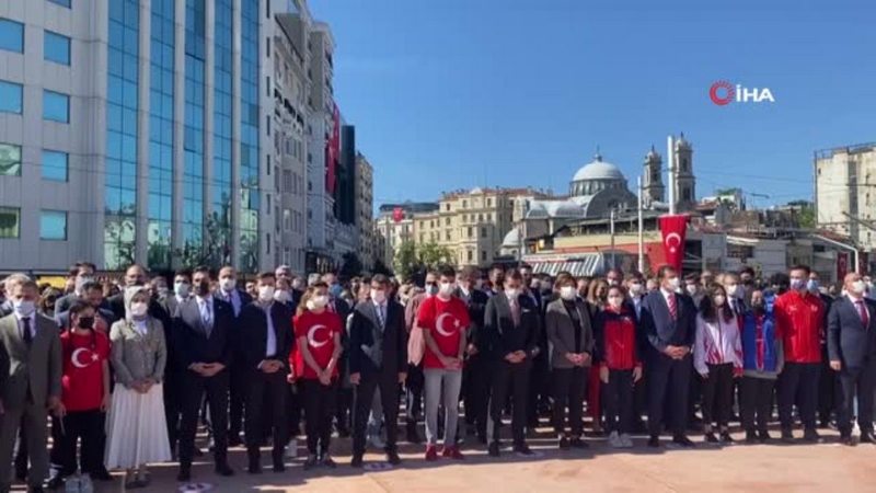 Taksim Meydanı`nda 19 Mayıs töreni