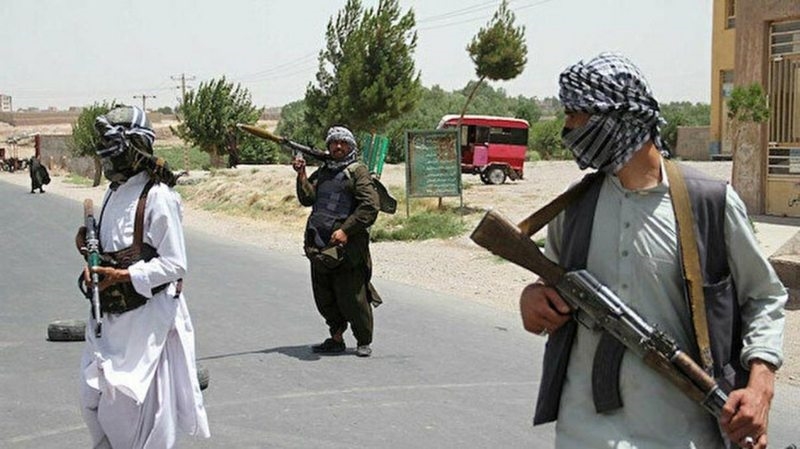 Taliban, Afganistan`ın en büyük üçüncü kentini ele geçirdi