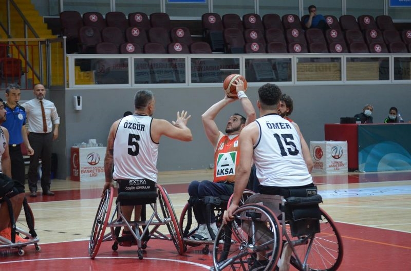 Tekerlekli Sandalye Basketbol Süper Ligi play-off çeyrek final müsabakaları Yalova`da başladı