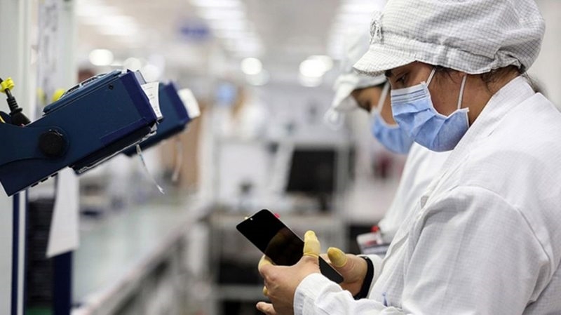 Teknoloji devlerinin Türkiye`de telefon üretimine başlamasıyla fiyatlar 1.500 TL düştü