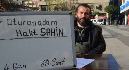 Trabzon?un oturan adamı 68 saattir şehir meydanında