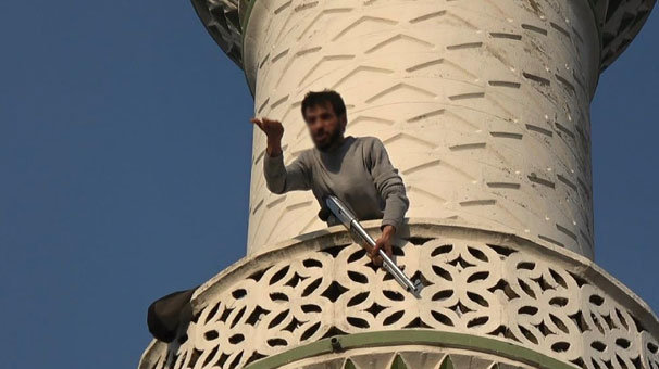 Tüfekle minareye çıkan şüpheli, serbest bırakıldı