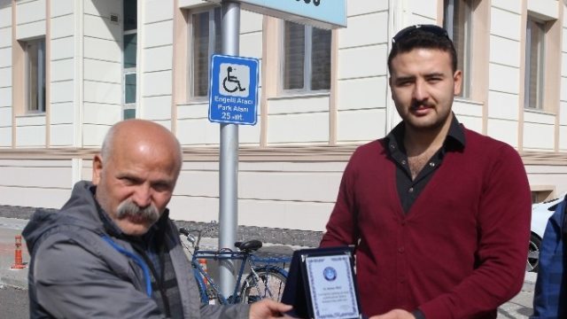 Türk Eğitim Sen Kayseri Şubesi`nden Duyarlı Şoföre Plaket